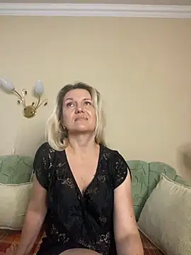 AliceSwan4011 online show from October 12, 2:52 pm