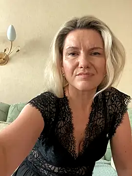 AliceSwan4011 online show from September 18, 2:37 pm