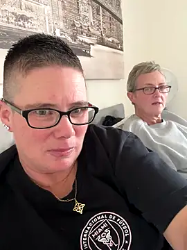 voluptuous-minx online show from December 14, 12:44 pm