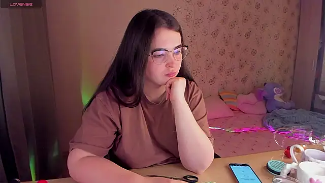 Alice next door online show from February 25, 2:04 pm