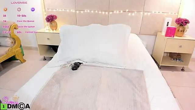 VioletHilton online show from February 4, 7:28 pm