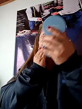 Mia-Glow online show from February 18, 1:32 pm