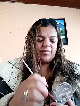 Mia-Glow online show from February 9, 11:45 am