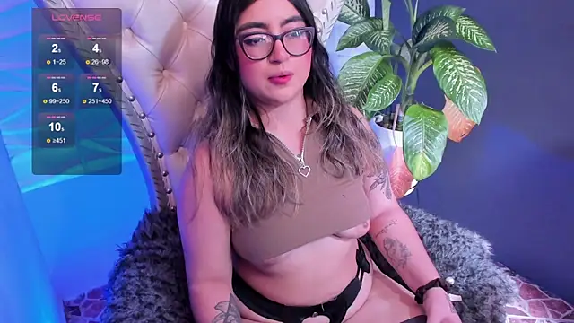 April  foxx online show from October 30, 4:52 pm