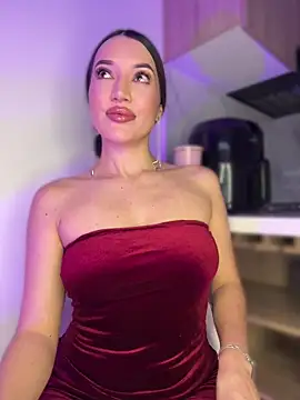 Bella-taylorr online show from April 9, 4:48 am