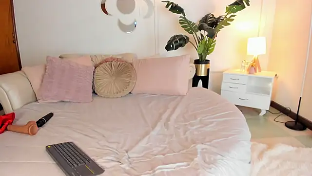 ValeryyWilliams online show from March 11, 1:58 pm