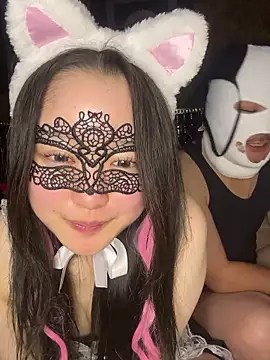 Snapshot of NENEandOJI chatting on October 31, 2:10 pm NENEandOJI online show from October 31, 2:10 pm