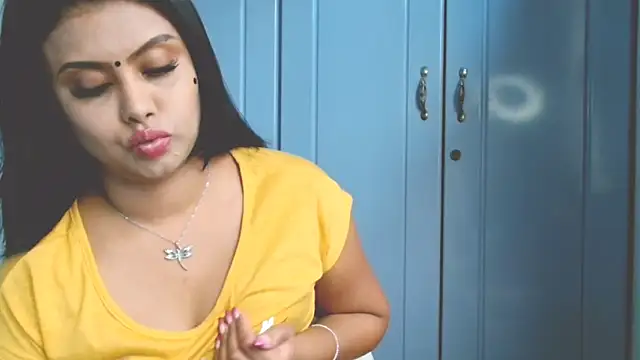 Indian GlowingMiax online show from October 18, 10:29 am