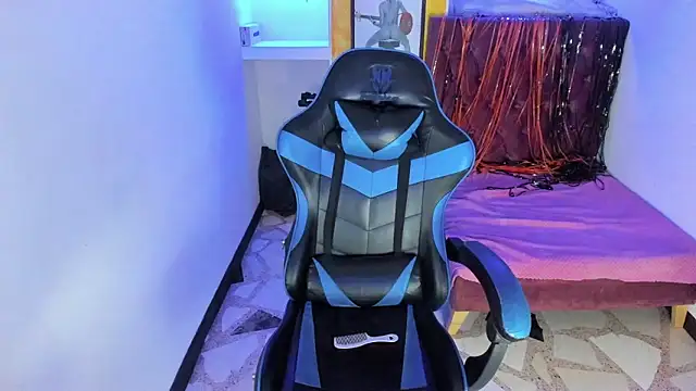 alison moon7 online show from October 27, 1:50 pm