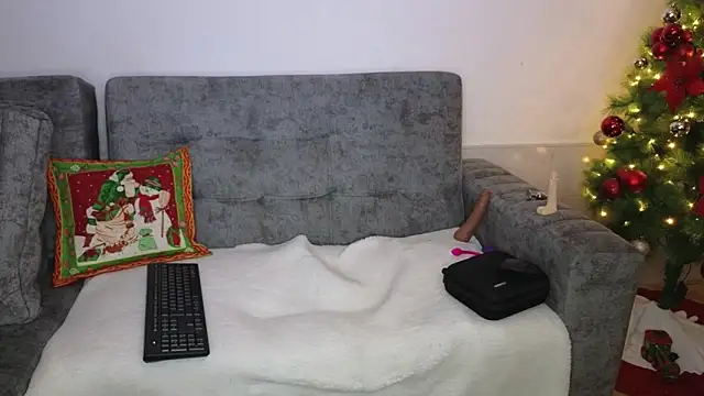 adahira08 online show from December 18, 3:22 am