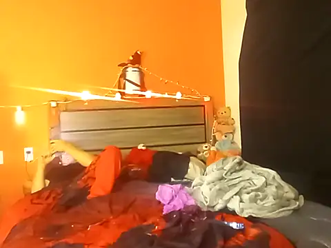 Snapshot of LusciousKandy chatting on October 10, 12:59 am LusciousKandy online show from October 10, 12:59 am