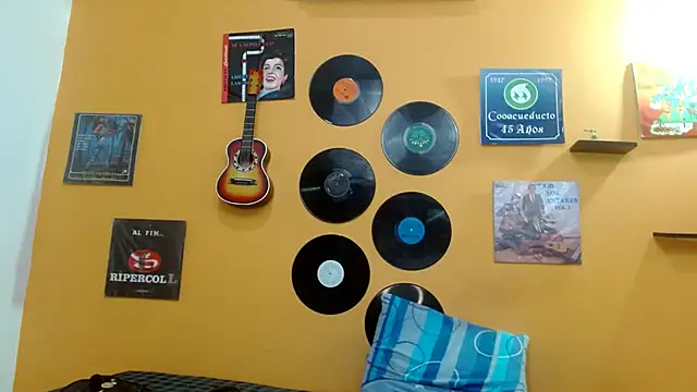 skinnyverus18 online show from February 5, 7:28 pm