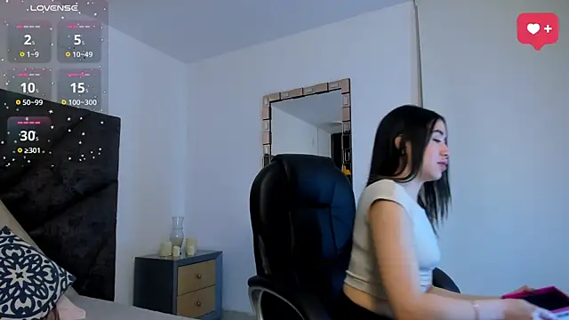 SaraWagner  online show from October 21, 12:25 am