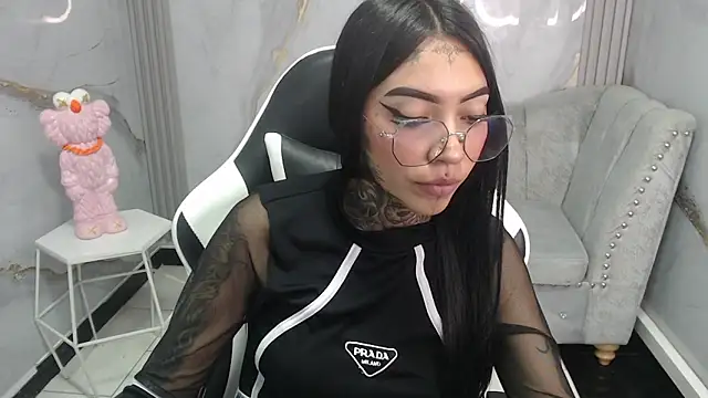 Ashley Blum v online show from October 25, 8:15 pm