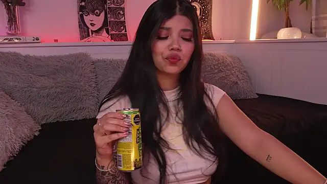 sophieee art online show from June 23, 2:53 am