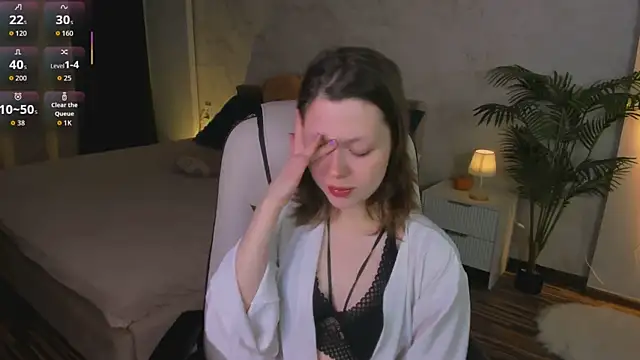 Lunar Lily online show from November 10, 5:35 am