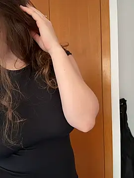 TenderLaGlamor online show from March 4, 5:19 pm