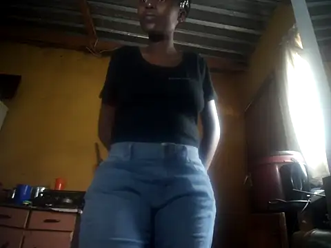 Snapshot of Caramelchick01 chatting on September 24, 9:41 am Caramelchick01 online show from September 24, 9:41 am