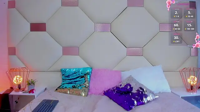 LunaToledo online show from September 20, 1:20 pm