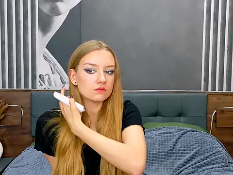 DarcyWilsy online show from November 12, 4:49 pm