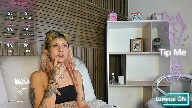 MistressMariam  online show from November 18, 9:05 pm