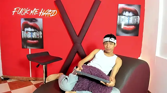 BEAUTY BOYS1 online show from March 12, 8:22 pm