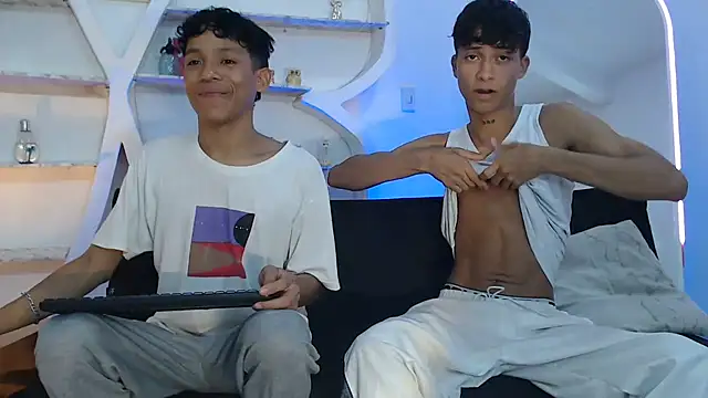 BEAUTY BOYS1 online show from September 27, 7:37 am