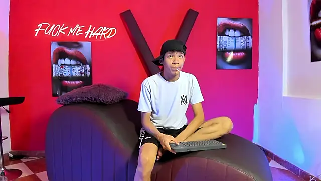 BEAUTY BOYS1 online show from March 9, 7:06 pm