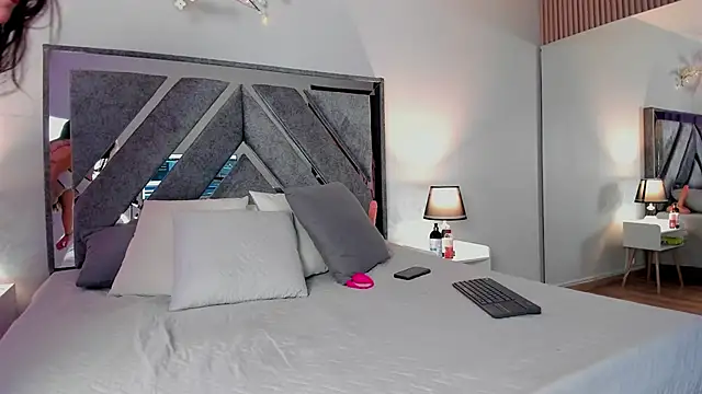 alissonbronw     online show from October 27, 8:03 pm