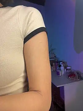 SweetBunnyGF online show from February 16, 11:59 pm