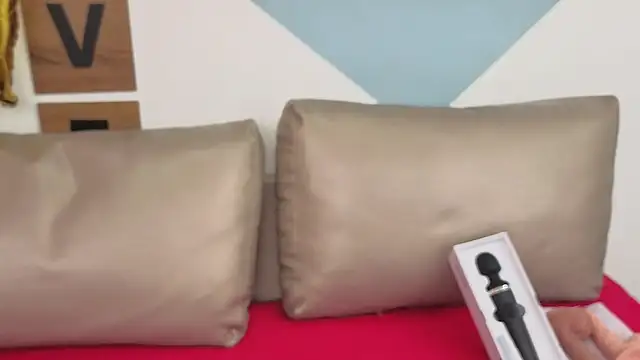 Victoria Fallon online show from October 8, 8:35 pm