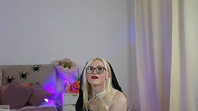 Jules night online show from October 31, 9:08 pm