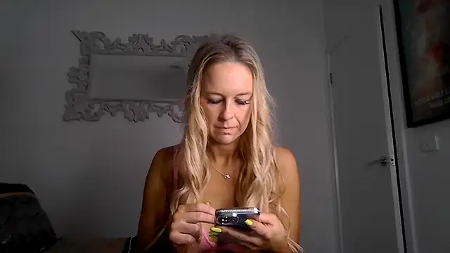 imyourgoodgirl69 online show from March 16, 12:02 am