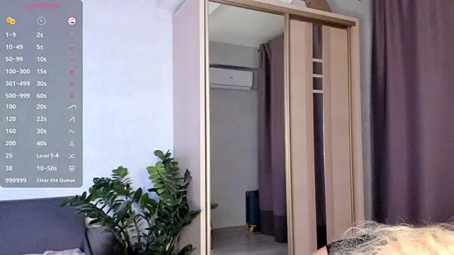 SaraShine  online show from October 9, 8:13 pm