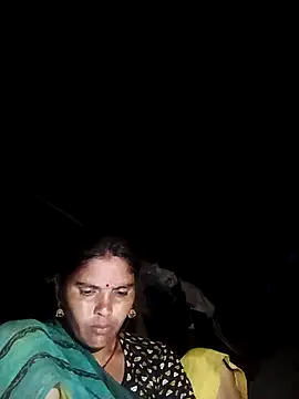 Snapshot of Sexy_queeny chatting on October 4, 1:06 pm Sexy queeny online show from October 4, 1:06 pm