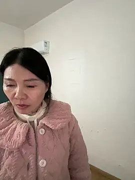 xiiuuff18 online show from February 26, 4:11 am