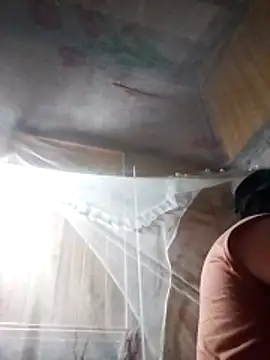 miss-su online show from April 5, 3:00 pm