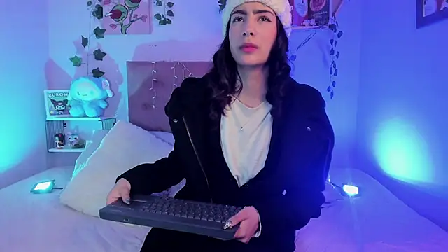 aitana johns online show from November 17, 12:06 pm