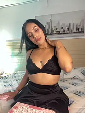 GabiHills online show from November 6, 7:20 pm