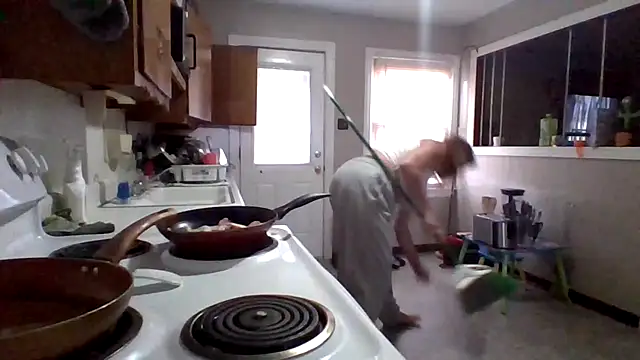 Bored Grandma online show from December 3, 2:19 pm