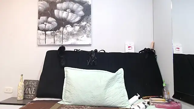 DonnaJoness online show from November 6, 8:59 pm