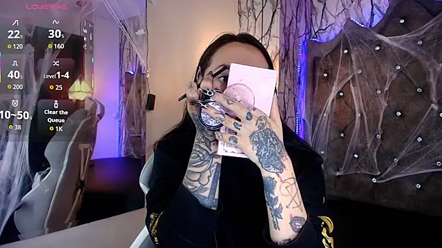 Zami Escobar of online show from November 5, 5:40 pm