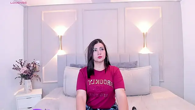 victoria bourne online show from February 3, 7:07 pm