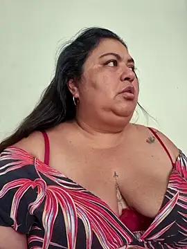 curvy diva  online show from February 13, 7:15 pm