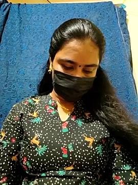 mini-queen online show from March 28, 5:45 pm