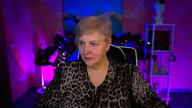 MaryMogan online show from December 18, 1:05 pm