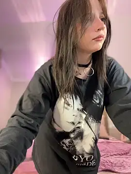 YourLittleDevil online show from September 24, 1:32 pm