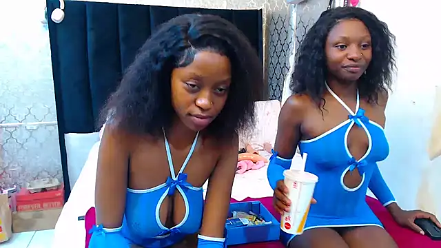 SexyPetitex25 online show from October 15, 9:17 pm