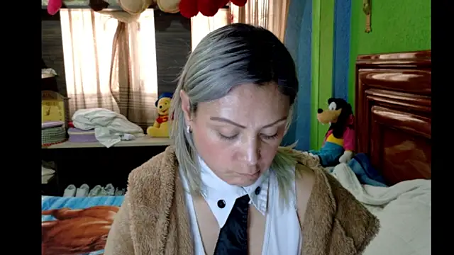  Charlize theron  online show from March 18, 8:25 pm