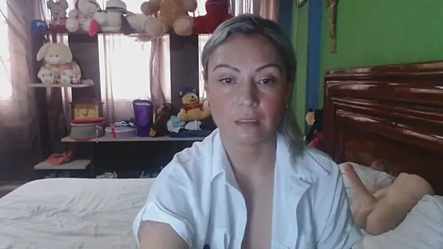  Charlize theron  online show from January 8, 9:30 pm